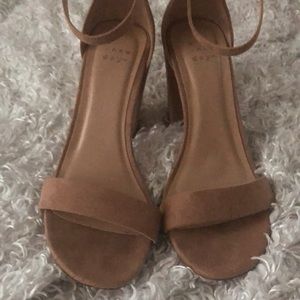 A new Day open toed beige suede thick heel sandal